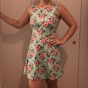 Fit to flare sleeveless floral mini